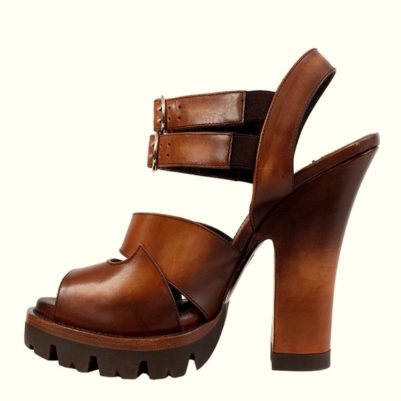 PRADA stunning two toned heels, like NWB, size 37 , authentic PRADA leather - Picture 5 of 9